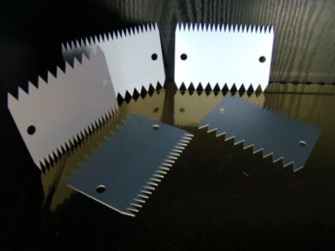 Skrobka metalowa karbowana - ząbki Skrobka metalowa karbowana - ząbki
