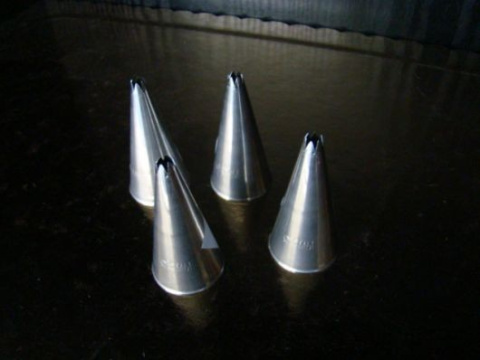 Tutka - tylka 4 mm karbowana -otwarta 1 szt Tutka - tylka 4 mm karbowana -otwarta 1 szt
