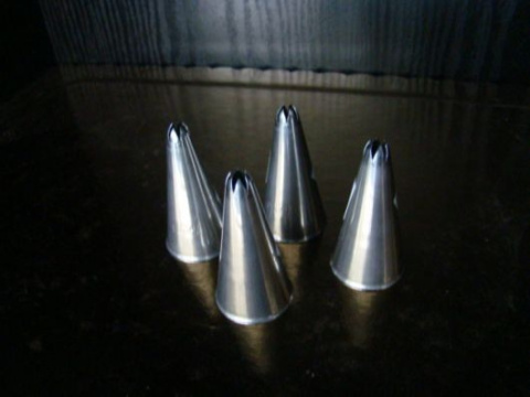 Tutka- tylka 4 mm karbowana zamknięta- 1 szt