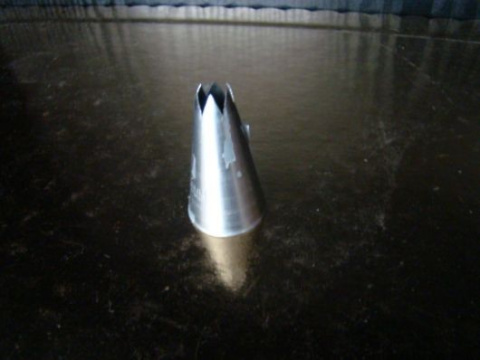 Tutka- tylka 9mm karbowana otwarta 1 szt Tutka- tylka 9mm karbowana otwarta 1 szt