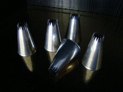 Tylka - tutka karbowana francuska 12mm - 1 szt Tylka - tutka karbowana francuska 12mm - 1 szt