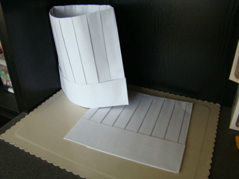 Czapka cukiernika- kucharza -papierowa 26 cm Czapka cukiernika- kucharza -papierowa 26 cm