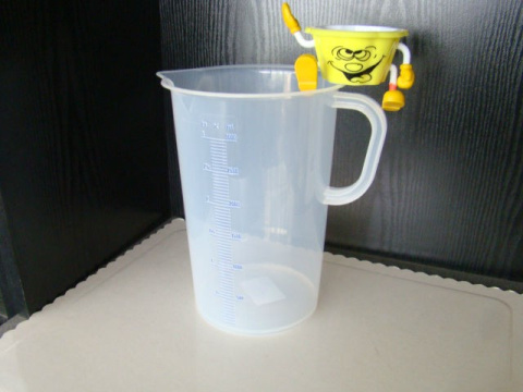 Miarka plastikowa 3 l - 1 szt (skala wypukła) Miarka plastikowa 3 l - 1 szt (skala wypukła)