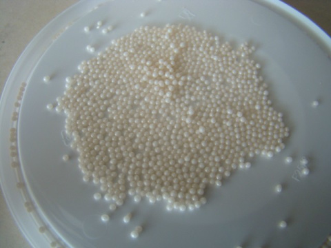 Posypka groszek,maczek perłowy- ecru 2mm 1 op (50gr) Posypka groszek,maczek perłowy- ecru 2mm 1 op (50gr)