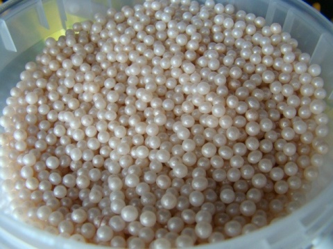 Posypka groszek perłowy- ecru 4mm 1 op (50gr) Posypka groszek perłowy- ecru 4mm 1 op (50gr)