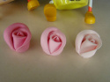 Róża średnia pastelowa różowa 1 op.( 3 szt)