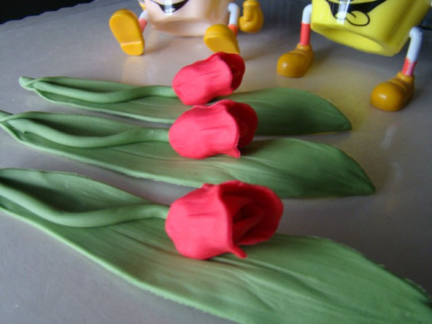 Tulipan na liściu czerwony - 1 szt. Tulipan na liściu czerwony - 1 szt.