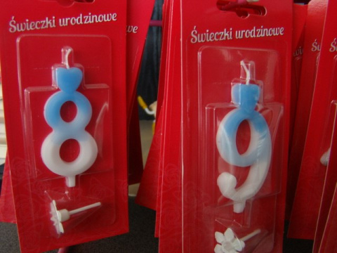Świeczka urodzinowe biało-niebieskie "0-9" 1 szt Świeczka urodzinowe biało-niebieskie "0-9" 1 szt